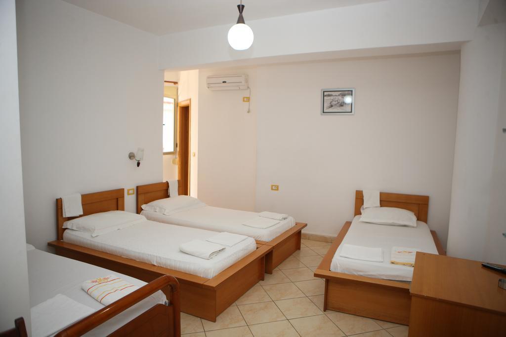 Hotel Alpine Vlorë Quarto foto