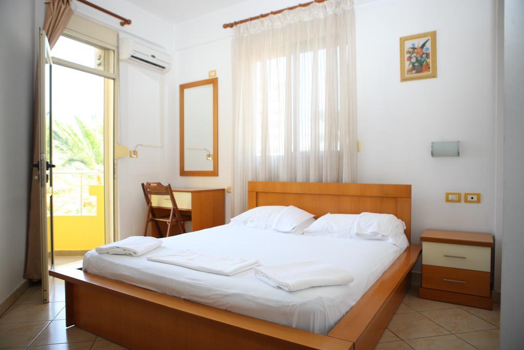 Hotel Alpine Vlorë Quarto foto