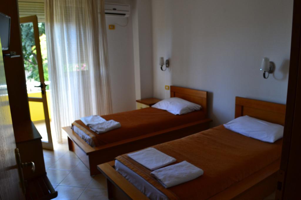 Hotel Alpine Vlorë Quarto foto