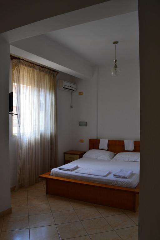 Hotel Alpine Vlorë Quarto foto