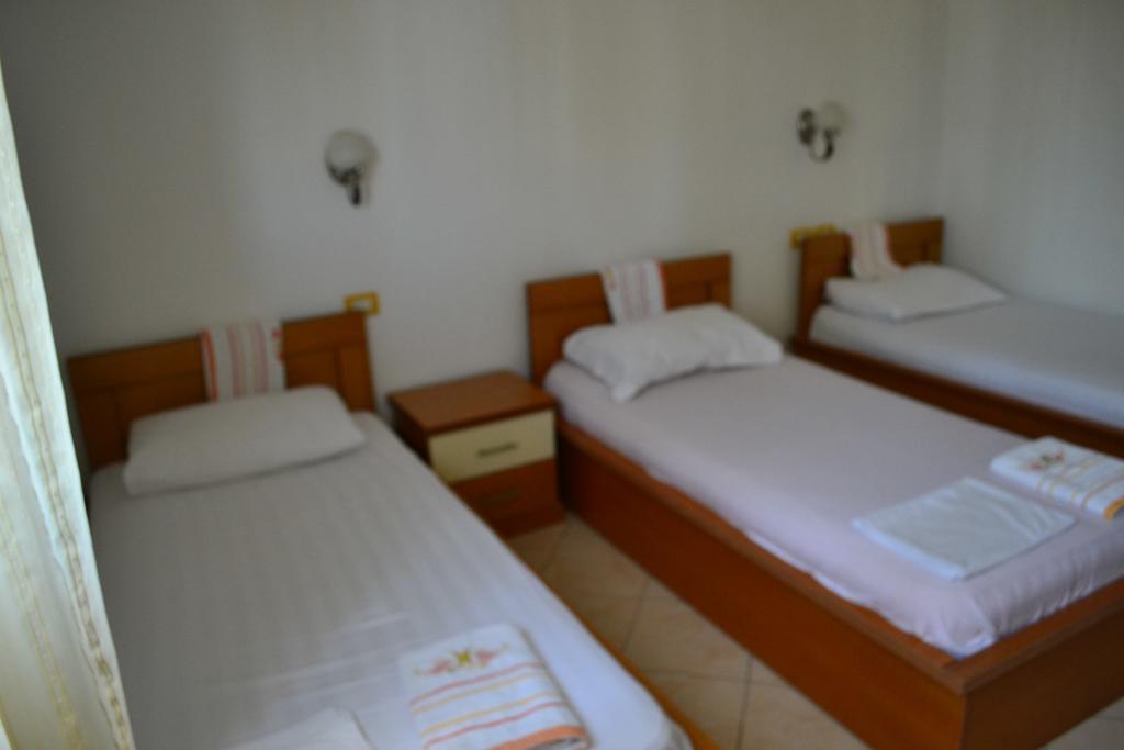 Hotel Alpine Vlorë Quarto foto