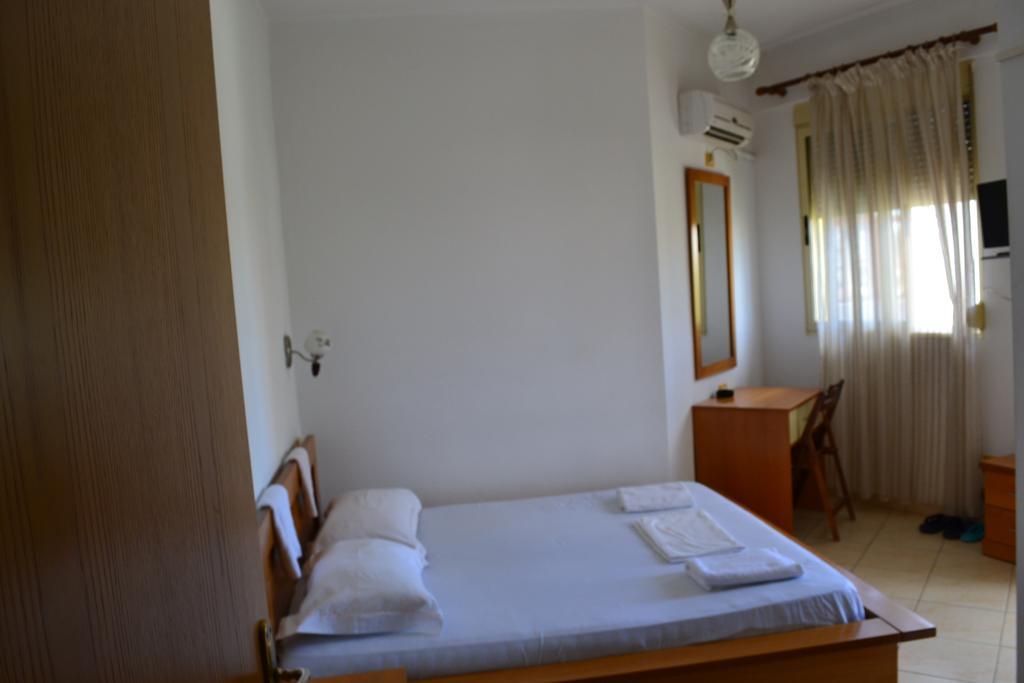 Hotel Alpine Vlorë Quarto foto