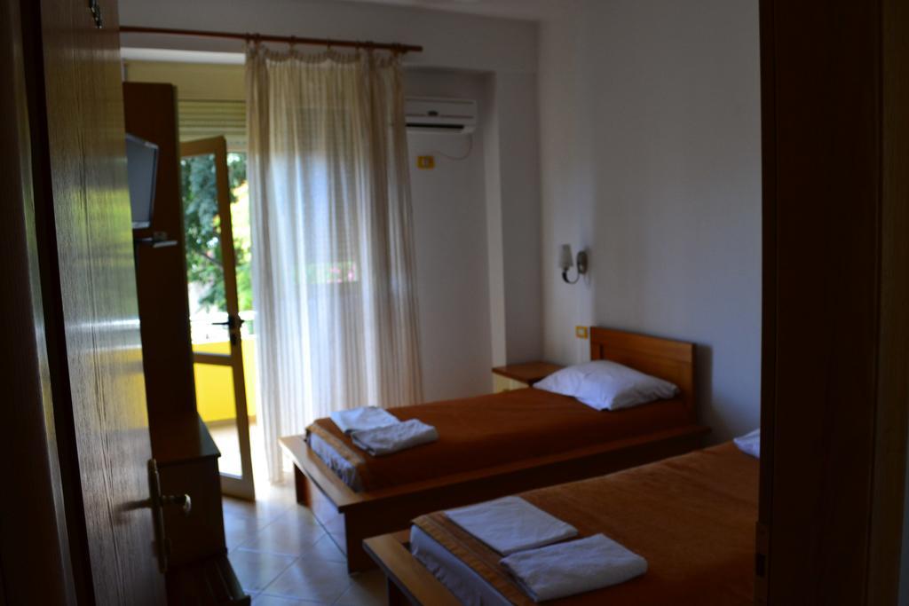 Hotel Alpine Vlorë Quarto foto